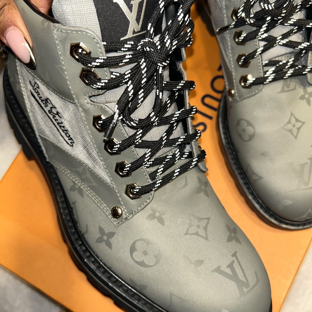 Louis‎ Vuitton Green Canvas Lace Up Boots - Picture 8 of 14